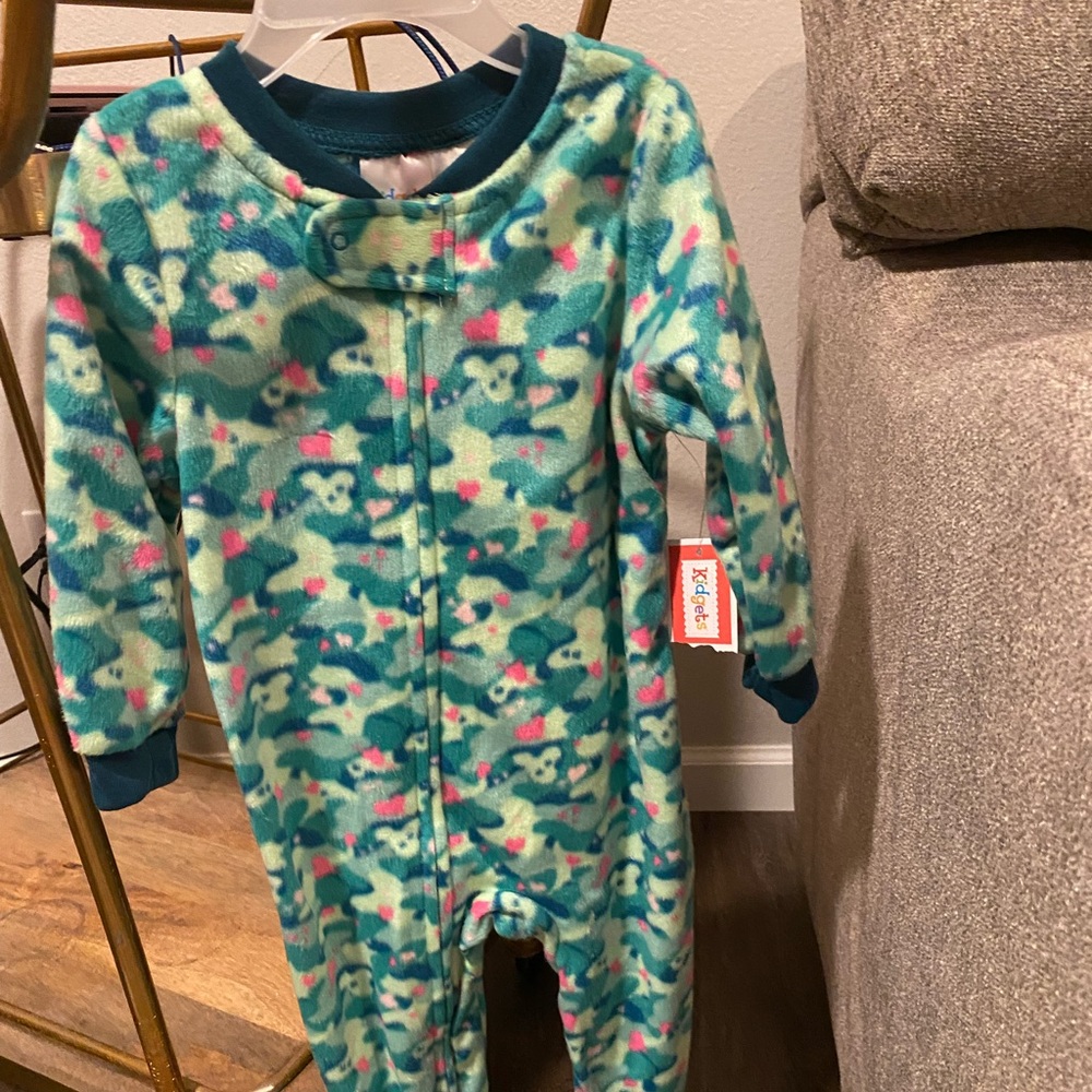 Toddler girls Onesie, warm and cozy!